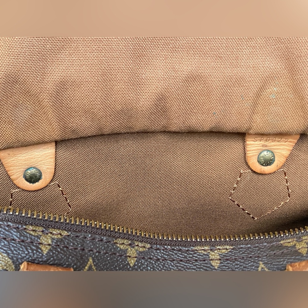 Louis Vuitton Monogram Speedy 30 - Picture 10 of 12